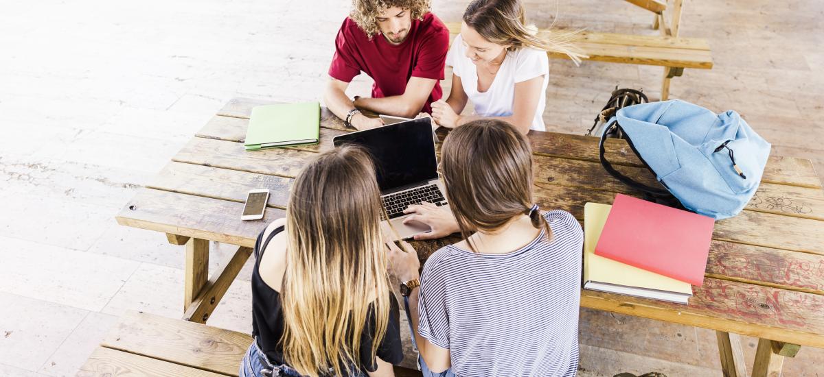 Acord amb la UdG, per establir una trobada amb els estudiants del Grau en Treball Social