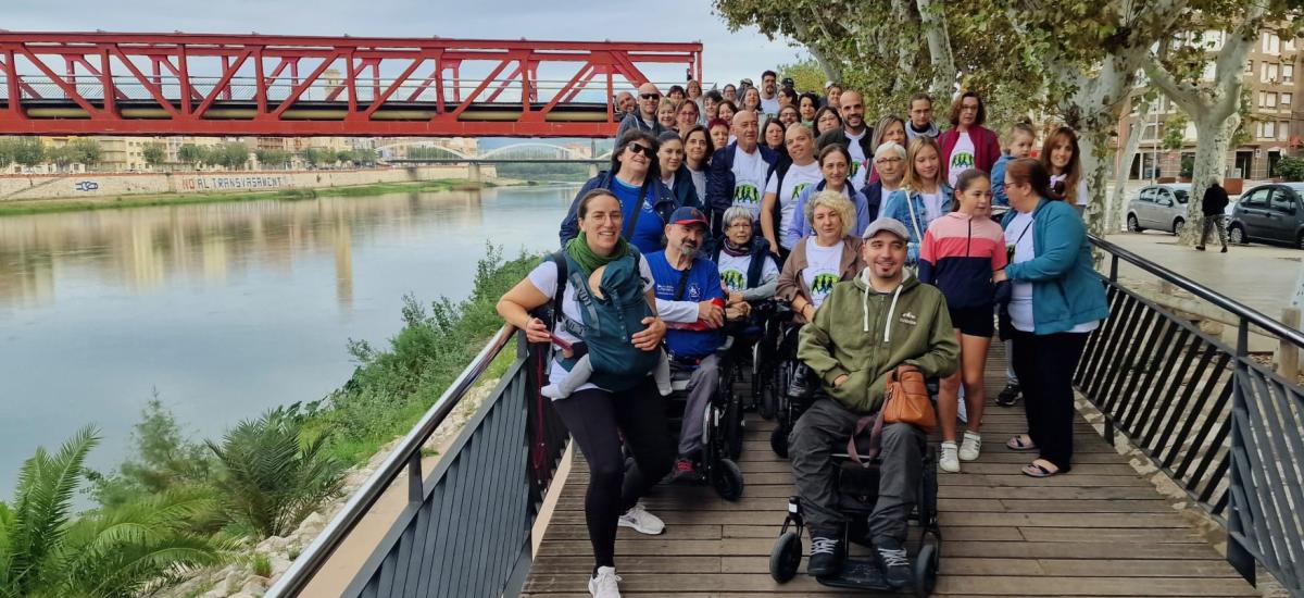 Foto dels participants de la caminada.