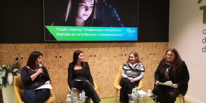 Taula rodona sobre violències digitals
